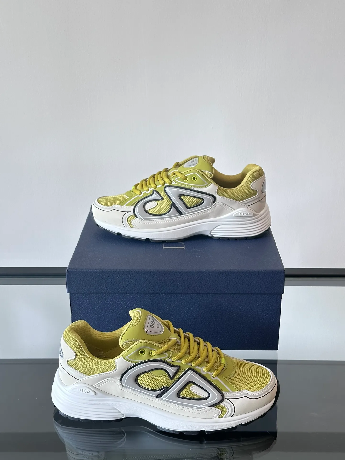 Men's Men's Shoes 💰p440 "Dio*" Dior B30 series sports shoes, multi-color mesh fabric and multi-color technical fabrics, this season's new B30 low-top sports shoes are one of the flagship styles of the series. Crafted from multicolor mesh and technical fabrics, it's finished with a reflective "CD30" graphic and silver-toned "DIOR B30" and "CD30" logos on the heel and tongue. An extra-light, sculpted rubber sole with signature accents adds style, while internal stretch details create ideal comfort. It can be matched with various casual styles to show a fashionable and modern sports style. Size: 38-44 (45-46 customized)